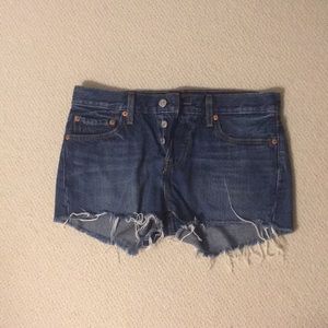 Levi cut off jean shorts size 26
